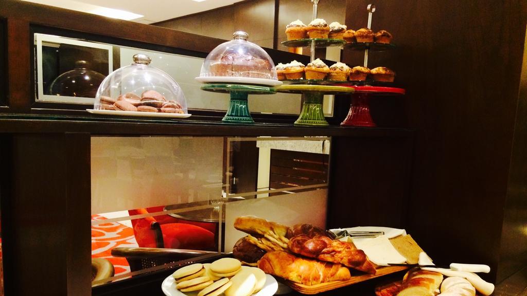 Carnaval Hotel Casino เอนการ์นาซิออน ภายนอก รูปภาพ A selection of pastries at a hotel