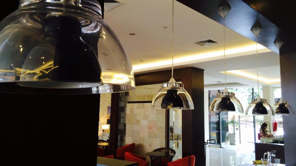 Carnaval Hotel Casino เอนการ์นาซิออน ภายนอก รูปภาพ The interior of the hotel