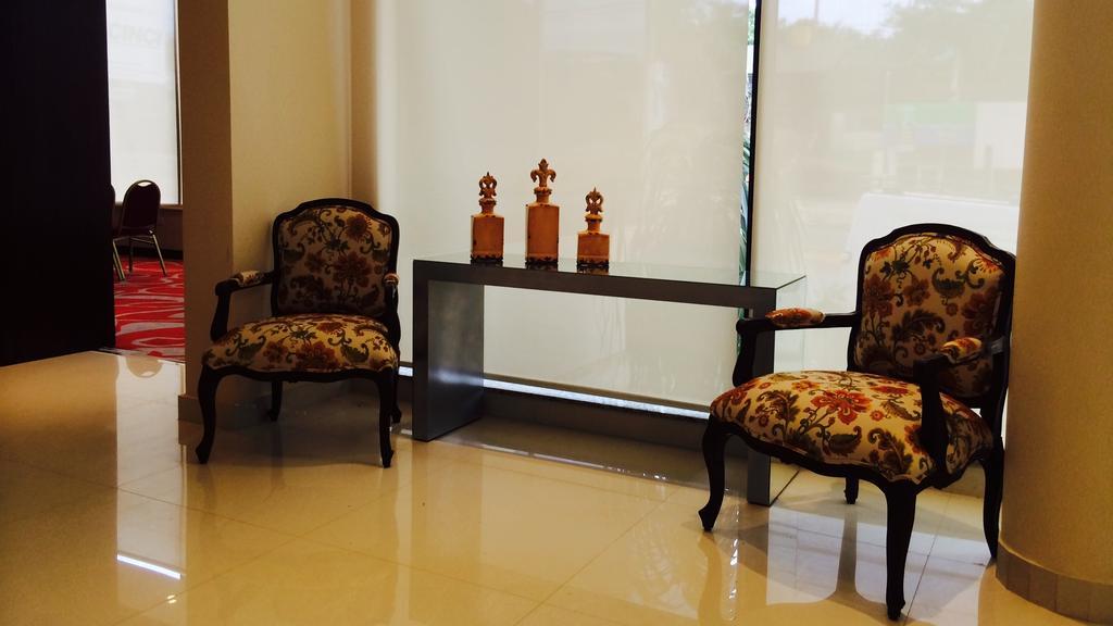 Carnaval Hotel Casino เอนการ์นาซิออน ภายนอก รูปภาพ Interior of the hotel