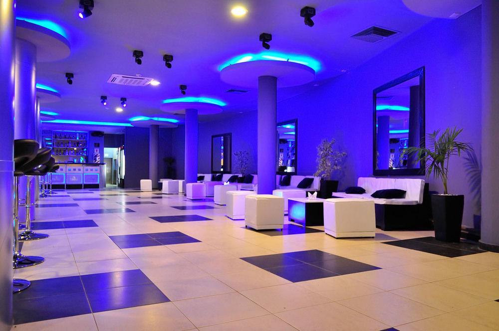 Carnaval Hotel Casino เอนการ์นาซิออน ภายนอก รูปภาพ The interior of the nightclub
