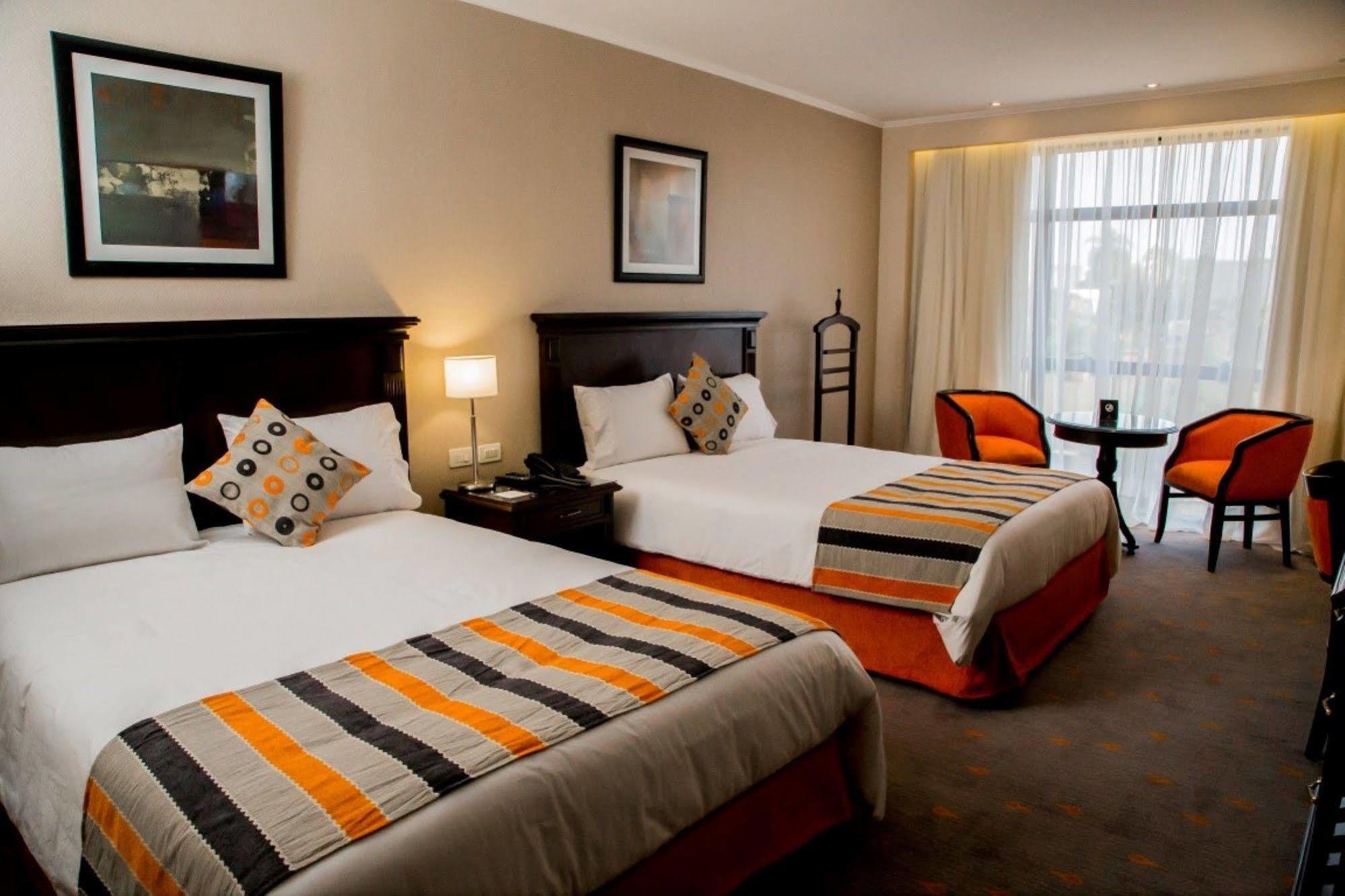 Carnaval Hotel Casino เอนการ์นาซิออน ภายนอก รูปภาพ A room at the Protea Hotel, Sandton