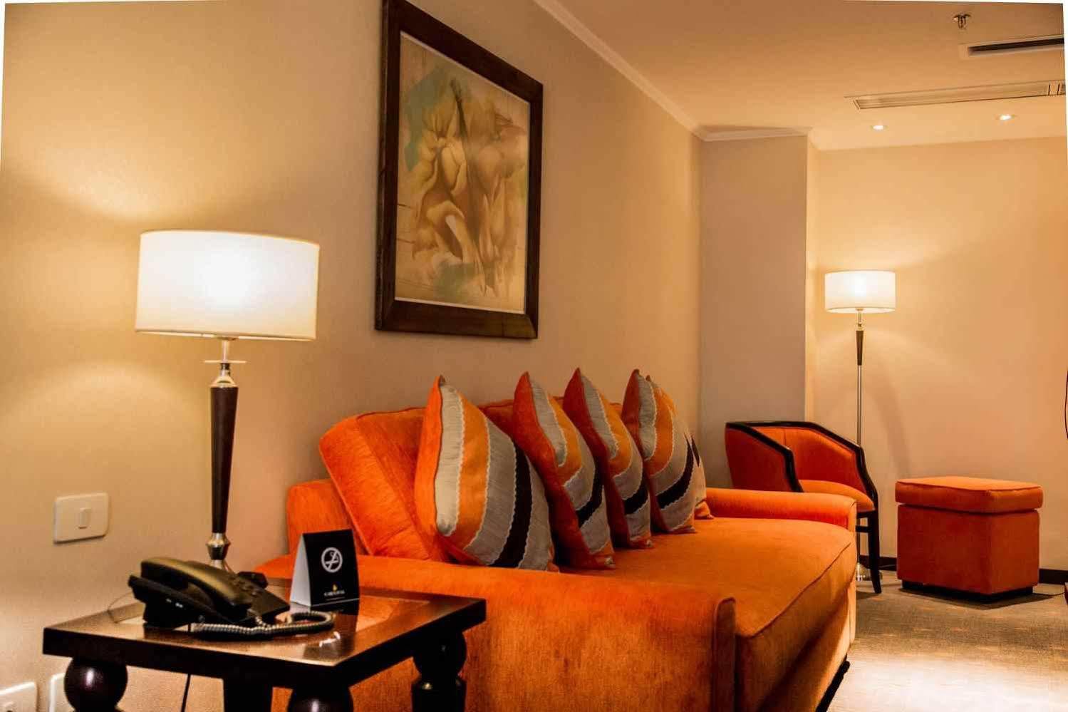 Carnaval Hotel Casino เอนการ์นาซิออน ภายนอก รูปภาพ A living room at the hotel
